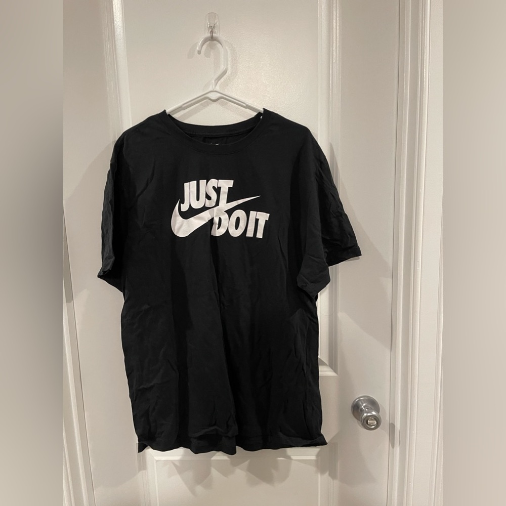 black just do it short sleeve shirt in a women’s size xxl